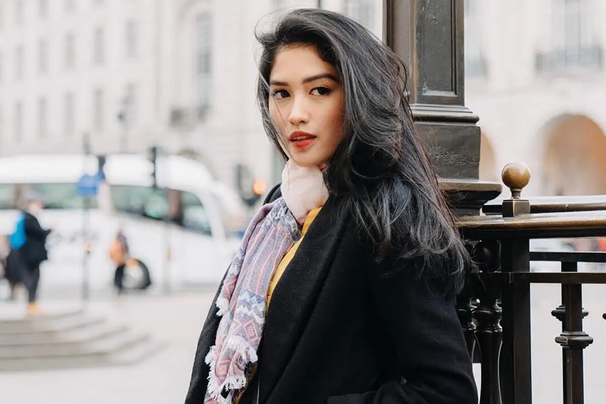 FOTO: Gaya Ochi Rosdiana Dalam Balutan Busana Hitam, Makin Menawan