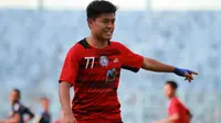 Pemain sayap Arema, Jefri Kurniawan, bakal dapat kesempatan bermain melawan Persela. (Bola.com/Iwan Setiawan)