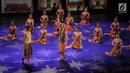Pebalet Namarina Youth Dance (NYD) mementaskan karya bertajuk Anantari di Teater Jakarta, Taman Ismail Marzuki, Jakarta, Jumat (23/11). Kisah Anantari mengajak untuk menyelami kepekaan terhadap diri sendiri dan lingkungan. (Liputan6.com/Fery Pradolo)