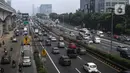 Sejumlah kendaraan terjebak kemacetan di Jalan Gatot Subroto, Jakarta, Rabu (31/8/2022). Kepala Dinas Perhubungan (Kadishub) DKI Jakarta Syafrin Liputo mengatakan pihaknya bakal melakukan uji coba pengaturan jam kantor sebagai upaya menekan kemacetan di Ibu Kota. Keputusan itu diambil setelah dilakukan forum group discussion (FGD) dengan sejumlah pihak terkait. (Liputan6.com/Faizal Fanani)