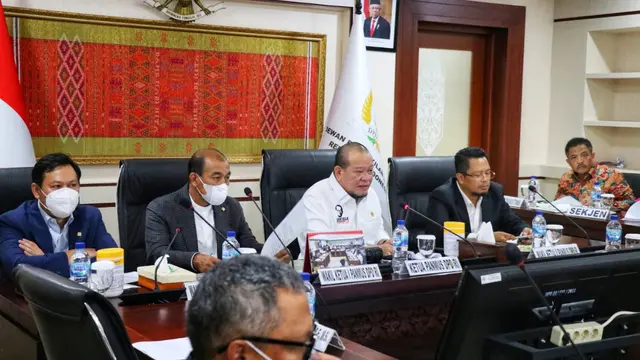Ketua DPD RI Nilai Masalah Honorer Harus Diselesaikan oleh Kebijakan Daerah dengan Klausal Tersendiri