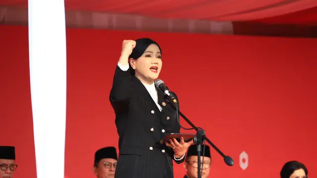 Ketua Dewan Komisioner OJK Friderica Widyasari Dewi dalam Upacara Kemerdekaan ke-81 RI di Lapangan Banteng, Jakarta, Senin (17/8/2026). (Dok OJK)