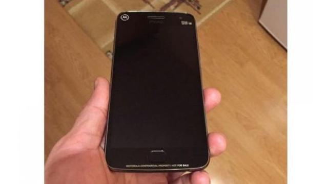 Seorang pengguna OLX dari Rumania menjual sebuah ponsel diduga Moto G5 Plus, seharga US$ 387.