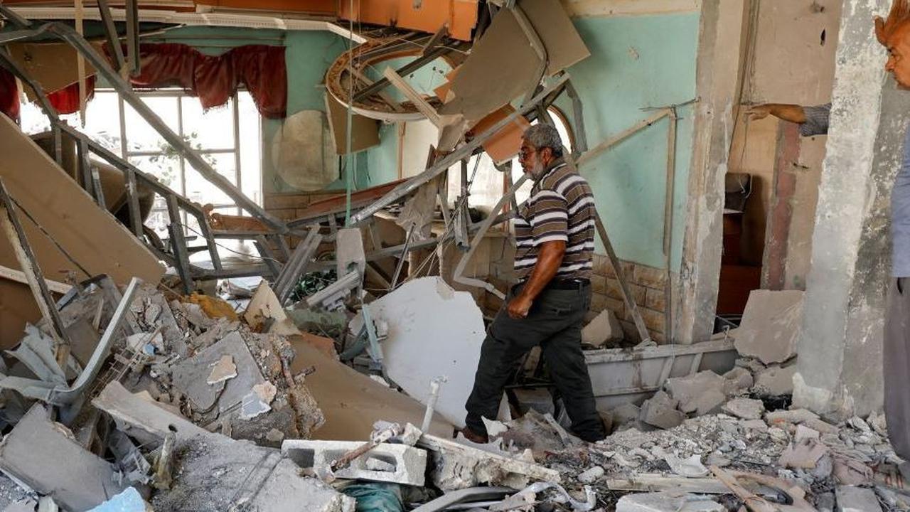 Situasi ini menambah penderitaan bagi ribuan warga Palestina yang tinggal di kamp pengungsi seperti Nur Shams, yang kini harus menghadapi kerusakan infrastruktur dan ancaman kekerasan yang terus-menerus. Foto: Reuters<br>