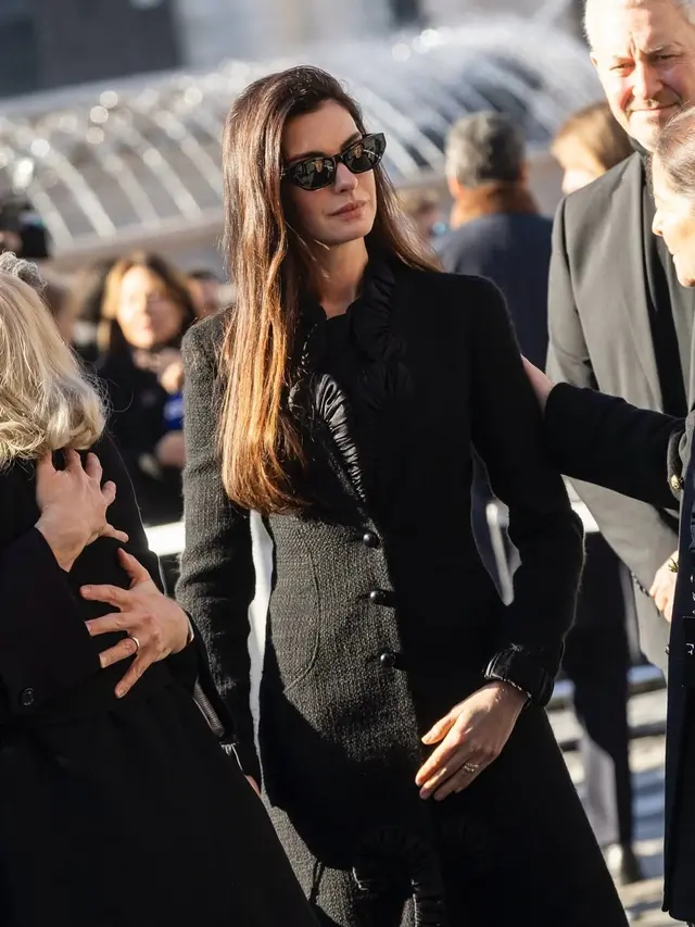 Pemakaman Valentino Garavani Dihadiri Selebriti dan Penggiat Fashion, Anne Hathaway hingga Anna Wintour Tampil Serba Hitam