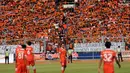 Ribuan suporter tim Macan Kemayoran memenuhi tribun penonton untuk menyaksikan laga Persija melawan Persela di Stadion GBK Jakarta, Minggu (1/3/2015). (Liputan6.com/Helmi Fithriansyah)