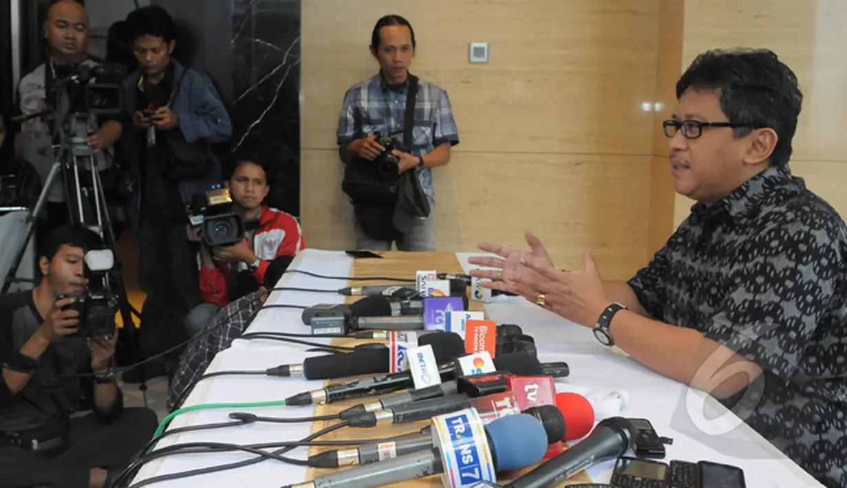 Hasto Kristiyanto membenarkan adanya pertemuan antara Abraham Samad dengan para petinggi partai politik terkait pencalonan calon wakil presiden pada pilpres 2014, Jakarta, Kamis (22/1/2015). (Liputan6.com/Herman Zakharia) 