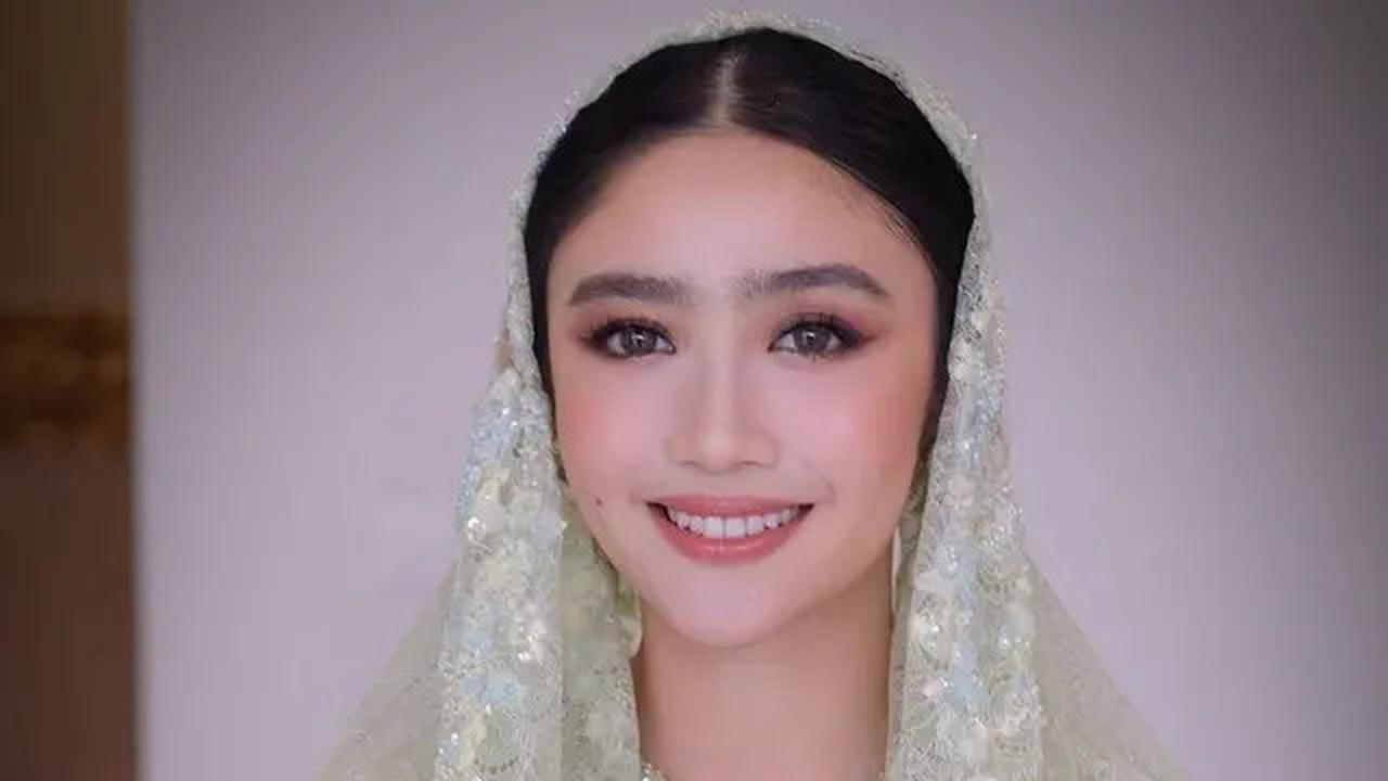 6 Potret Anggun Febby Rastanty Kenakan Lace Dress Berpayet Nuansa Hijau di Pengajian Jelang Menikah