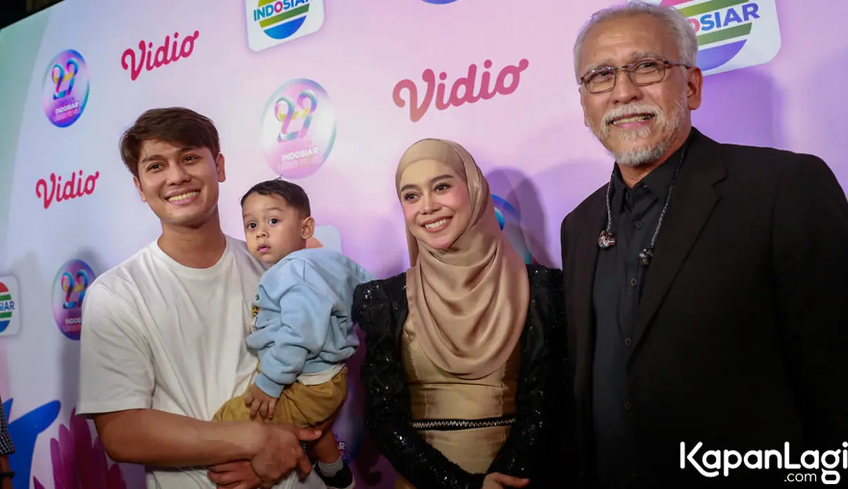 "Alhamdulillah, ya salam. Senanglah. Dan nggak ada kesulitan, karena belajar dan latihan. Ini memang dunianya Lesti. Jadi, ikut merasakan energinya juga," ungkap Iwan Fals. [KapanLagi.com®/Muhammad Akrom Sukarya]