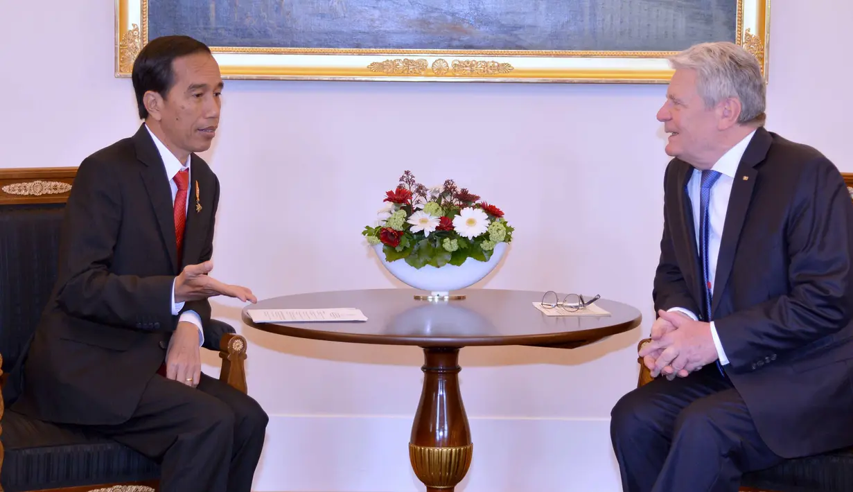 Presiden Jokowi saat bertemu dengan Presiden Jerman Joachim Gauck, Jerman, Senin (18/4). Jokowi berharap Negara Jerman dapat memahami kebijakan Indonesia yang menerapkan hukuman mati bagi terpidana kasus narkoba. (Biro Pers Setpres)