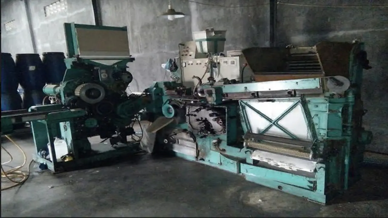 Ditjen bea dan cukai juga mengamankan satu unit mesin produksi rokok yang tak berlisensi.