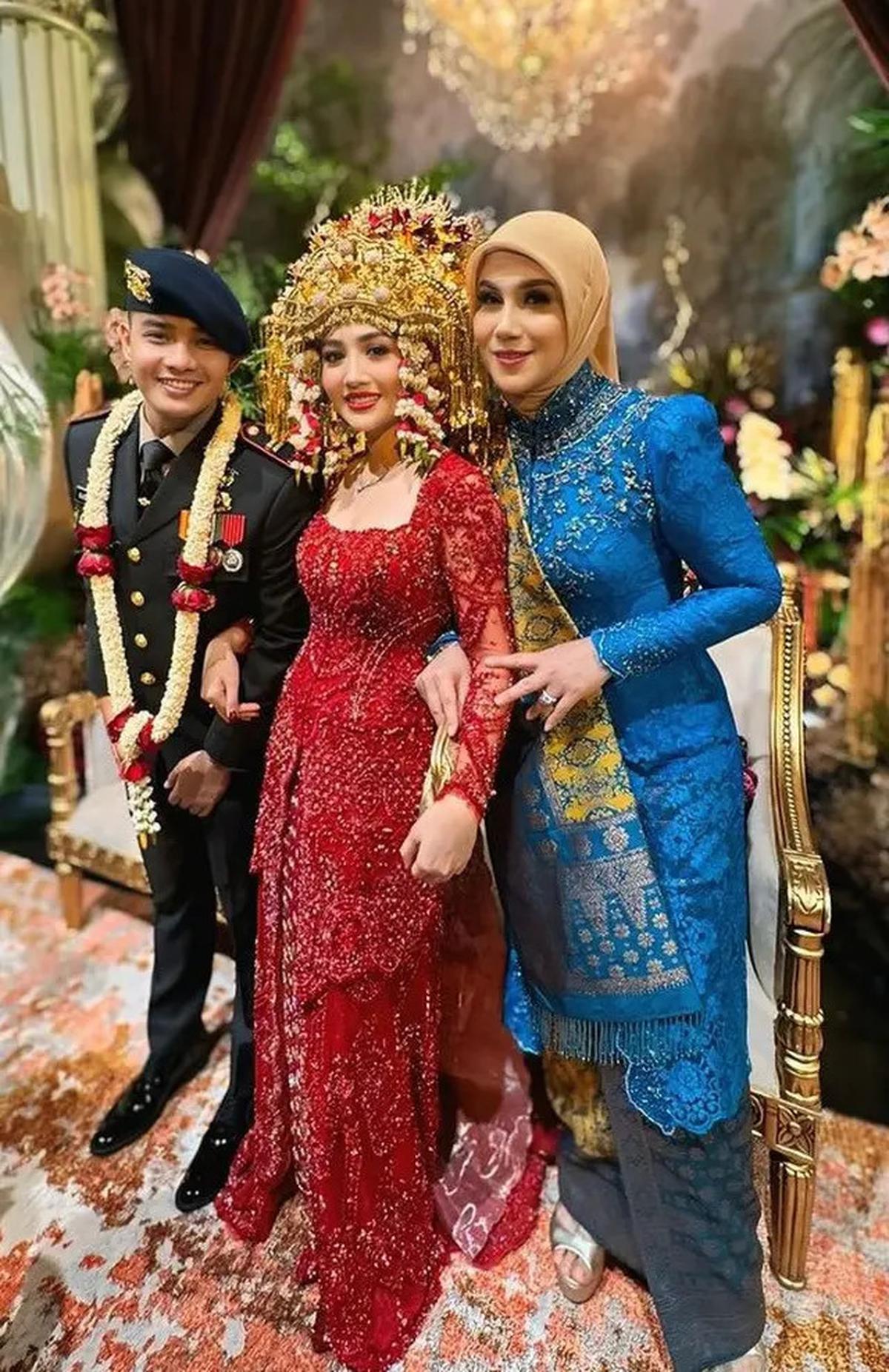 8 OOTD Artis Berhijab saat Hadir di Resepsi Pernikahan Febby Rastanty dan Ajat, dari Shireen Sungkar hingga Alyssa Soebandono