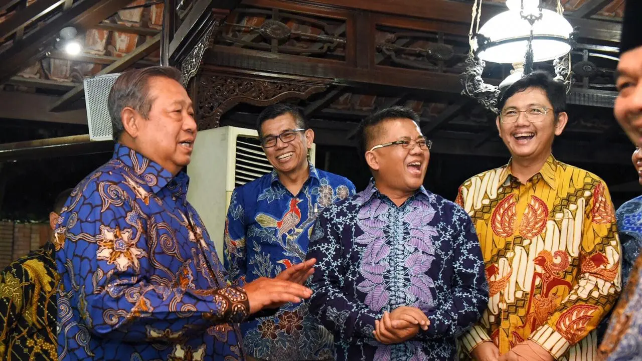 Presiden PKS Sohibul Iman menyambangi kediaman Ketum Partai Demokrat Susilo Bambang Yudhoyono atau SBY.