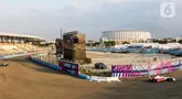 Sejumlah pembalap mengikuti Free Practice 1 (FP1) Formula E World Championship di Jakarta International ePrix Circuit, Ancol, Jumat (20/6/2025). (Liputan6.com/Herman Zakharia)