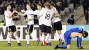 Para pemain Jerman melakukan selebrasi usai Thomas Mueller menjebol gawang Azerbaijan pada laga kualifikasi Piala Dunia 2018 di Stadion Tofiq Bahramov, Azerbaijan, (26/03/2017).  Jerman taklukan Azerbaijan dengan skor 4-1. (EPA/Zurab Kurtsikidze)