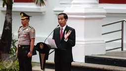 Presiden Jokowi memberikan sambutan pada pembukaan pameran seni rupa koleksi Istana Kepresidenan RI bertajuk ‘17:71 Goresan Perjuangan’ di Galeri Nasional, Jakarta, Senin (1/8). Pameran ini berlangsung mulai 1-30 Agustus 2016. (Liputan6.com/Faizal Fanani)