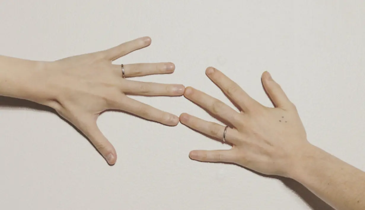 Sementara itu Emma Portner pun merasakan kebahagiaan yang sama dengan mengumumkan bahwa ia bangga telah bahwa Ellen sudah menjadi istrinya. (instagram/ellenpage)