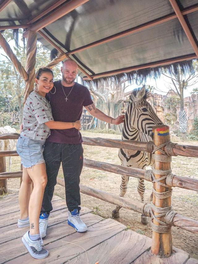 [Fimela] Melaney Ricardo dan Tyson