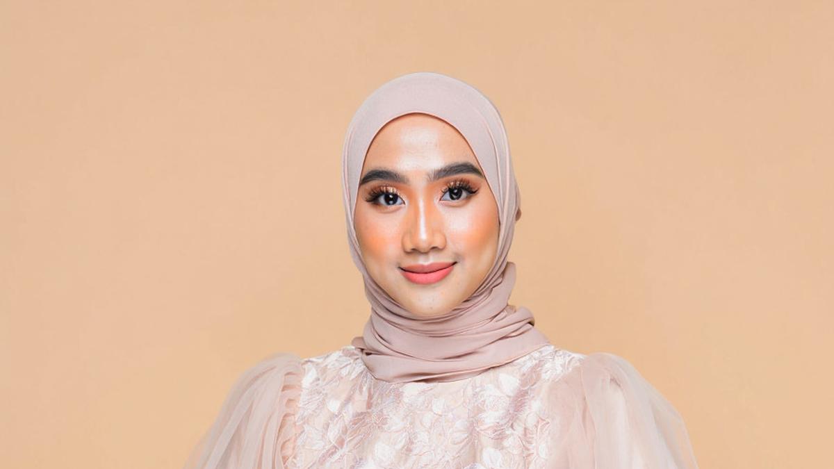 7 Gamis Brokat Lengan Balon Motif Floral Kekinian, Jadi Busana Muslim Modern di 2025