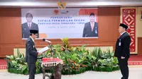 Pj. Gubernur NTT, Ayodhia G L Kalake mengukuhkan Dadi Ahmad Roswandi sebagai Kepala Perwakilan Badan Kependudukan dan Keluarga Berencana Nasional (BKKBN) Provinsi NTT, Senin (18/3/2024) (Istimewa)