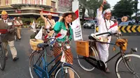 Tidak kebagian tiket nonton langsung opening ceremony Asian Games 2018 di Gelora Bung Karno,  warga Tangerang padati Tangcity Mall sebagai tempat resmi penyelenggara nonton bareng (nobar).