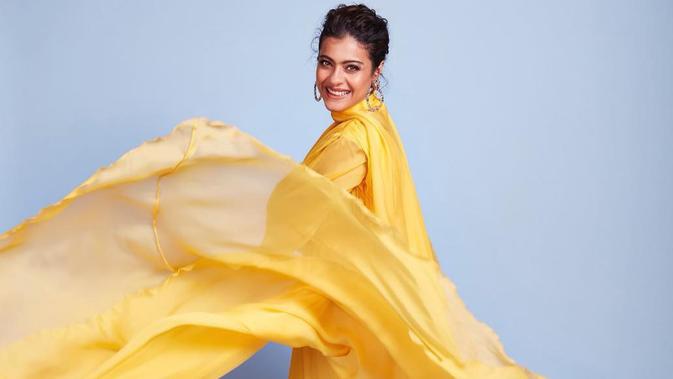 Rupanya Kajol Devgan sendiri lahir di keluarga yang berkarier di industri hiburan, bahkan ayahnya merupakan seorang sutradara terkenal loh. (Liputan6.com/IG/@kajol)