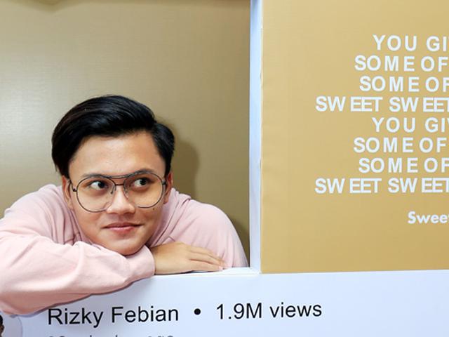 Fans Antusias Lihat Rizky Febian Dan Mikha Tambayong Mesra News Entertainment Fimela Com Cara penulisan tanggal dalam bahasa inggris amerika akan mendahulukan bulan lalu hari dan tahun. rizky febian dan mikha tambayong mesra