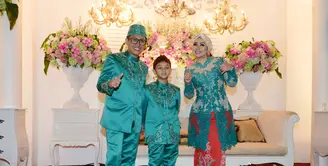 Pasangan Eko Patrio dan Viona Rosalina menggelar hajatan putra bungsunya, Cannaavaro Adrevi Putra Purnomo. Layaknya resepsi pernikahan, pasangan selebriti ini menggelar acara meriah di Balai Sudirman, Jakarta Selatan. (Nurwahyunan/Bintang.com)