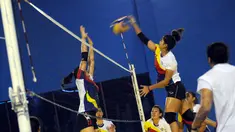 Jelang perhelatan Pertamina Proliga 2015, tim putri Jakarta Electric PLN berlatih di Aula P3B PLN Cinere, Depok, Kamis (28/1/2015). (Liputan6.com/Helmi Fithriansyah)