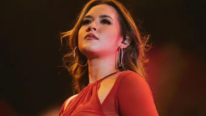 Raisa dalam outfit cerah (Instagram/raisa6690)