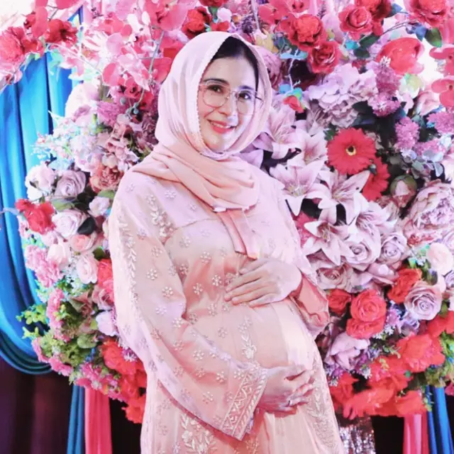 6 Potret Tasyakuran 7 Bulan Kehamilan Uut Permatasari, Penuh Kebahagiaan