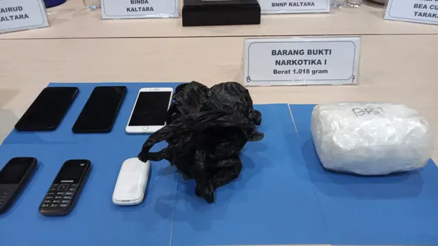Barang bukti narkoba berhasil disita.