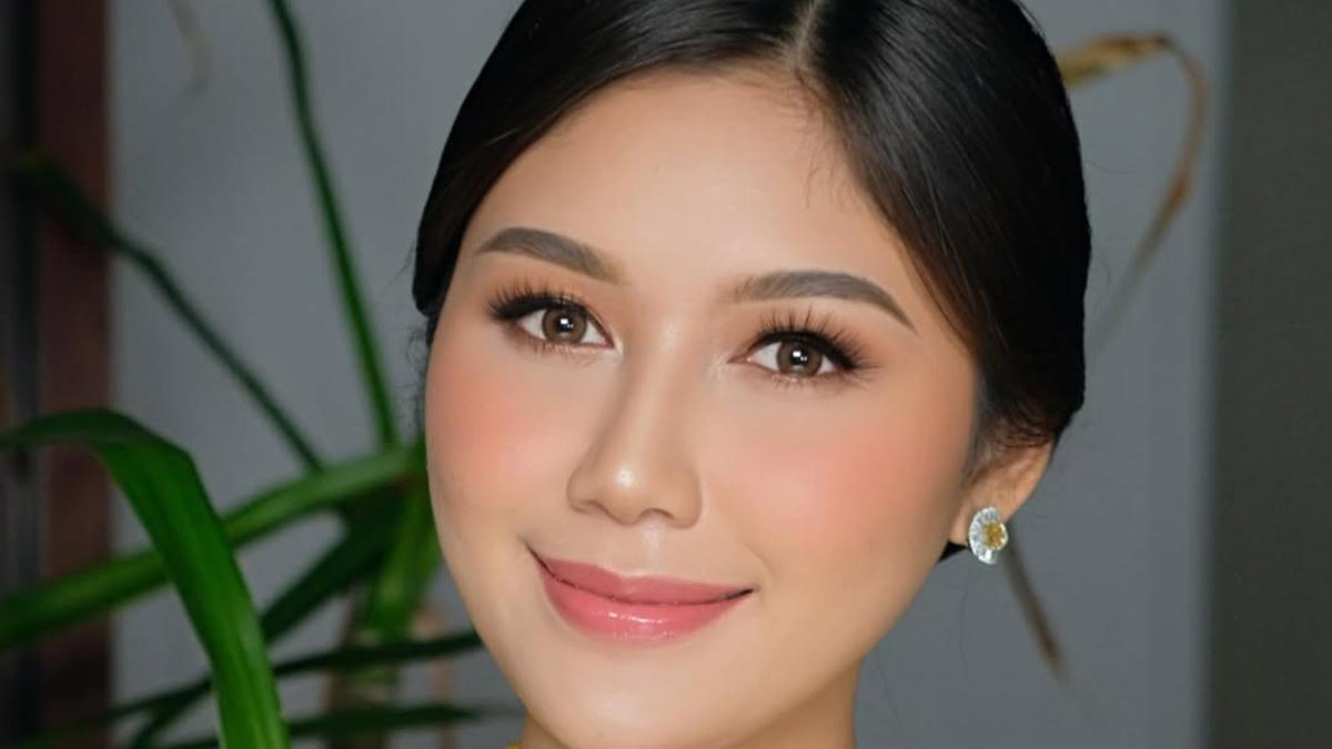 Anggun Berkebaya Kuning, Gaya Erina Gudono Rayakan Kartini Sekaligus Hadiri Pernikahan Puteri Indonesia Banten