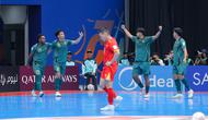 Ardiansyah Nur (8) melakukan selebrasi usai membobol gawang Vietnam dalam laga perempat final Piala Asia Futsal 2026 di Indonesia Arena, Jakarta, Selasa (3/2/2026) malam WIB. (Bola.com/Bagaskara Lazuardi)