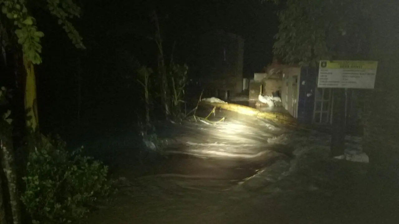 Tolong, Warga Korban Banjir Bandang Lombok Timur Butuh Air