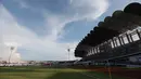 Langit biru menghiasi pertandingan lanjutan BRI Liga 1 2024/2025 antara Persita Tangerang melawan Arema FC di Indomilk Arena, Tangerang, Minggu (20/04/2025) WIB. (Bola.com/M Iqbal Ichsan)