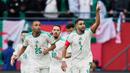 Pemain Aljazira, Riyad Mahrez melakukan selebrasi bersama rekan-rekannya setelah mencetak gol ke gawang Sudan dalam laga Grup E Piala Afrika 2025 di Moulay Hassan Stadium, Rabat, Maroko, Rabu (24/12/2025) malam waktu setempat. (Bola.com/Mosa'ab Elshamy)