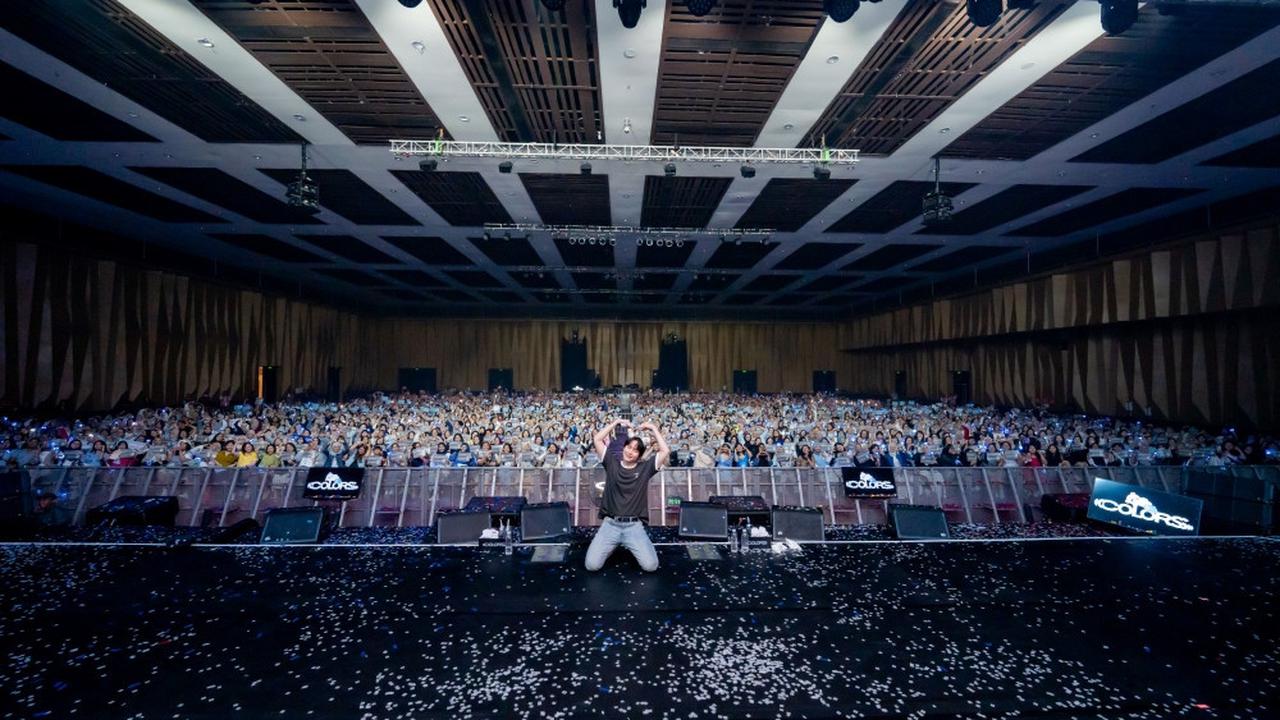 Blusukan Sampai Cover Lagu Indonesia, KYUHYUN Sukses Gelar Konser 10th Anniversary Asia Tour [COLORS] in Jakarta