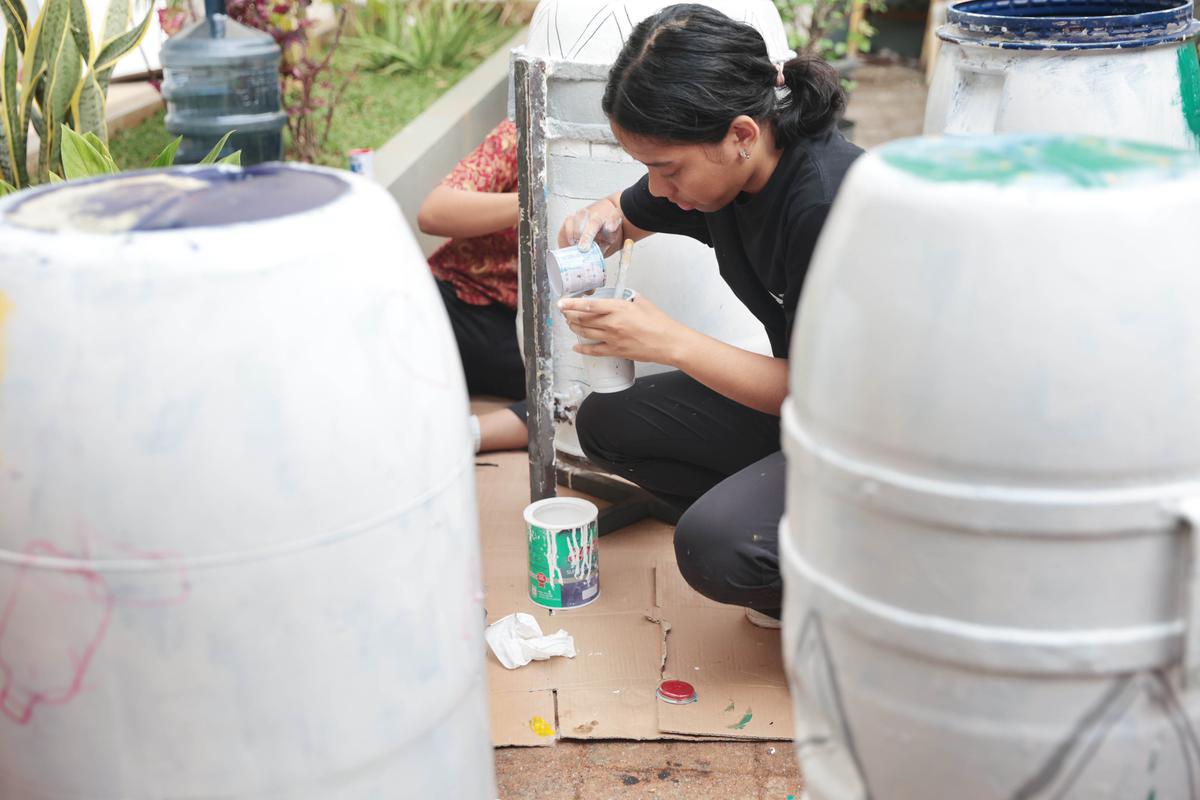Barang Bekas Disulap Jadi Karya Seni
