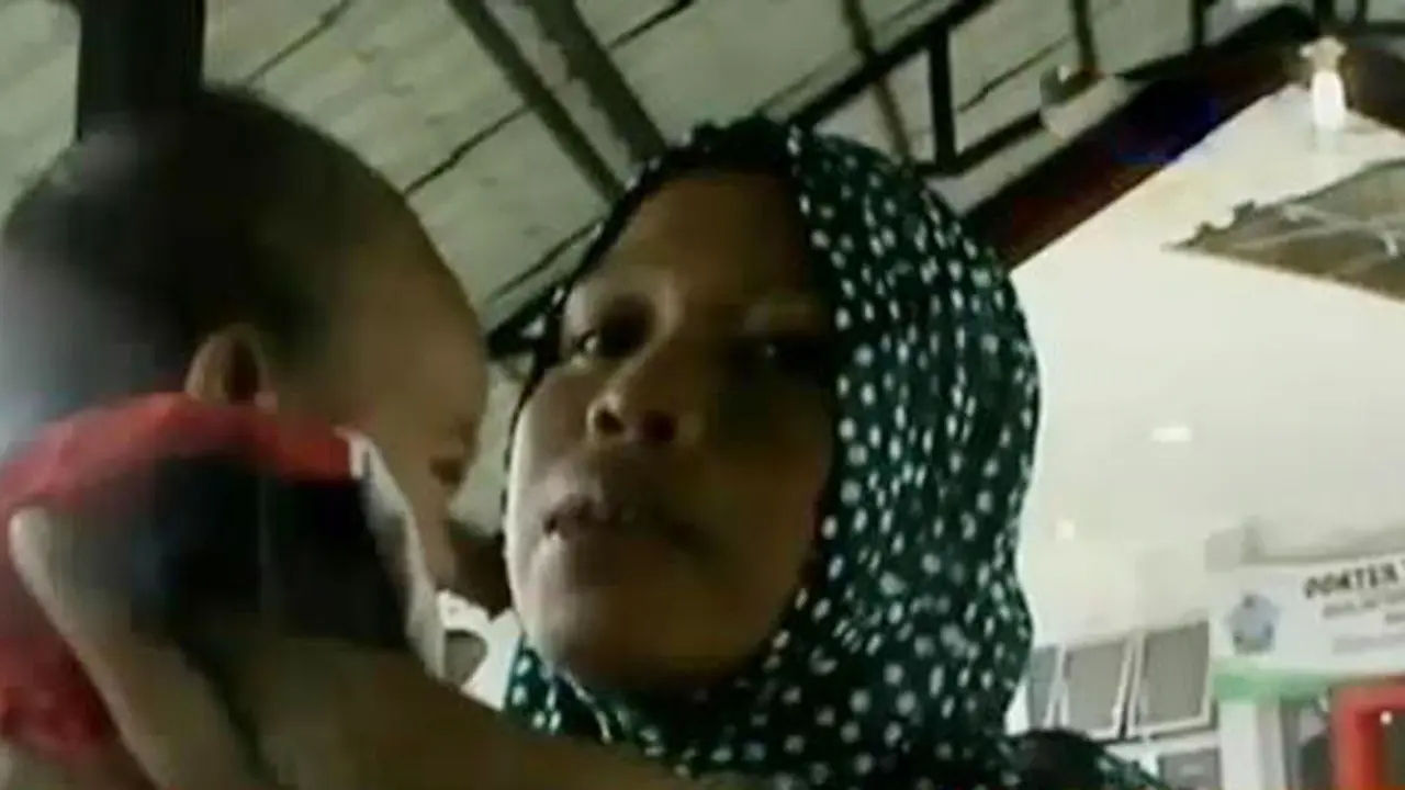Ibu dan Anak Korban Gempa Aceh