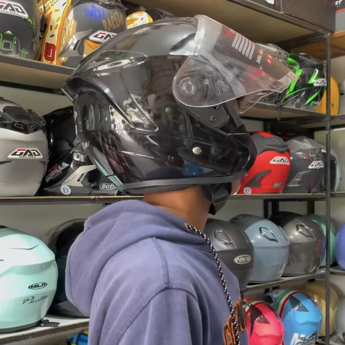pemotor tak pakai helm