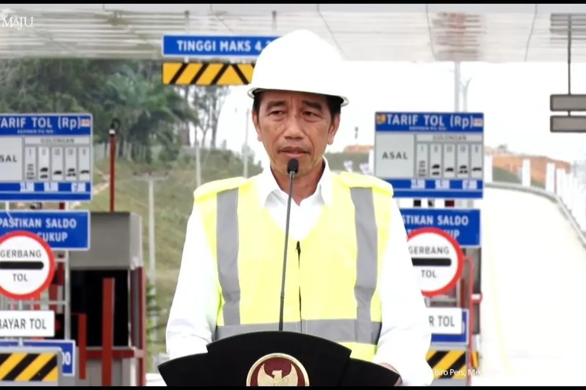 Presiden Jokowi meresmikan jalan tol ruas Pekanbaru-Padang seksi Pekanbaru-Bangkinan, di Kabupaten Kampar, Provinsi Riau.