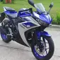 Yamaha YZF-R25 yang menjadi model terlaris di kelas motor sport akhirnya turut dilepas dengan varian baru yang menggunakan fitur ABS. 