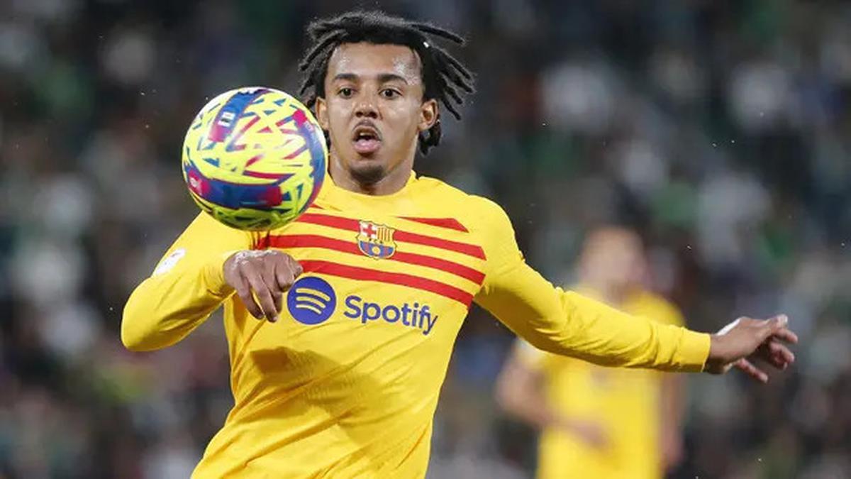 Bek Barcelona Jules Kounde Jadi Rebutan 2 Klub Premier League: Arsenal dan Chelsea Bersaing