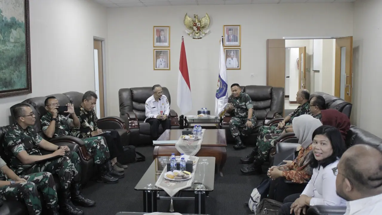Direktur Jenderal (Dirjen) Bina Pemerintahan Desa (Pemdes) Eko Prasetyanto Purnomo Putro menerima audiensi Direktur Topografi TNI, Badan informasi Geospasial (BIG) dan BRIN. (Istimewa).