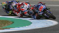 Valentino Rossi dan Maverick Vinales kalah cepat dari pebalap satelit Yamaha, Johann Zarco, pada balapan MotoGP Jerez, Minggu (7/5/2017). (EPA/Jose Manuel Vidal)