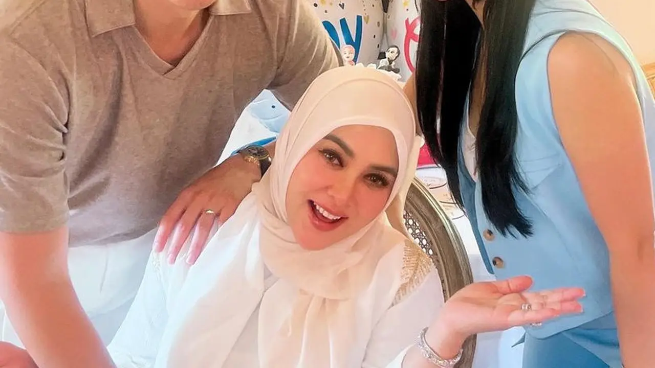 Syahrini Mendapat Kejutan Bridal Shower dari Para Sahabat
