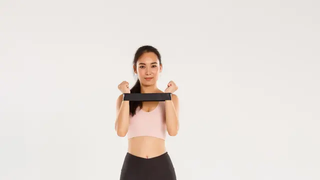 Tanpa ke Gym, 5 Jenis Workout Ini Bisa Dilakukan Hanya dengan Resistance Band di Rumah [Dok/freepik.com]