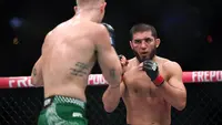 Islam Makhachev Pertahankan Gelar Usai Menang atas Ian Machado Garry di UFC 330