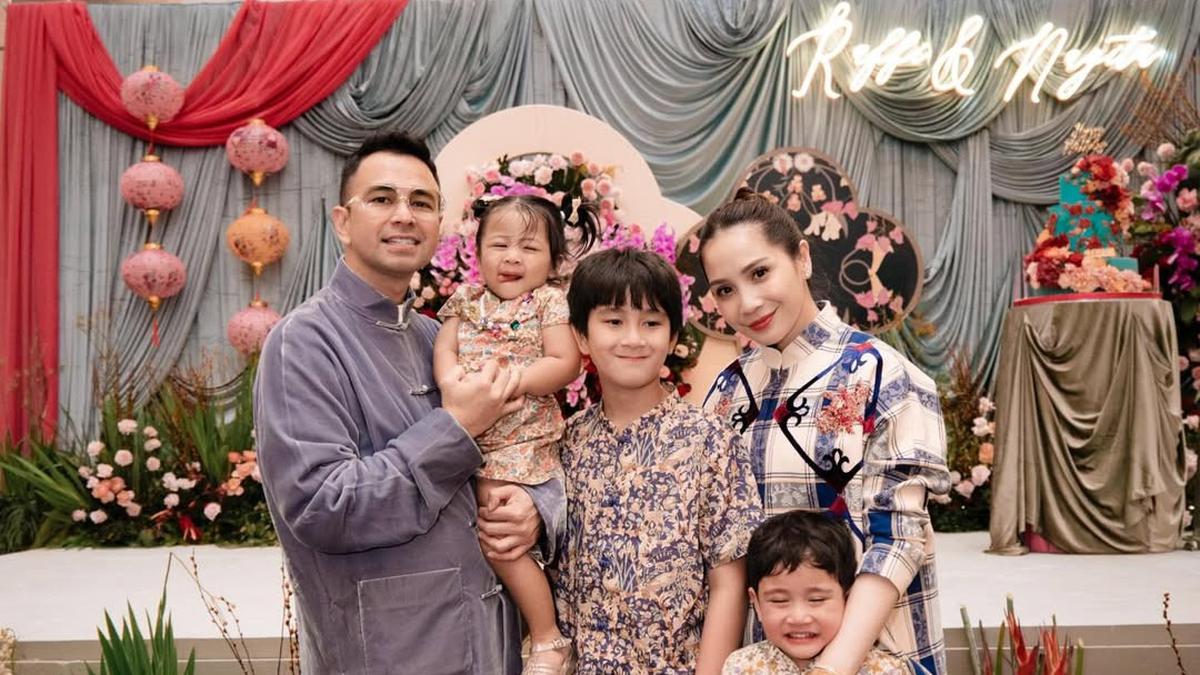 Potret Dekorasi Panggung Acara Ultah Raffi-Nagita yang Elegan dan Artistik